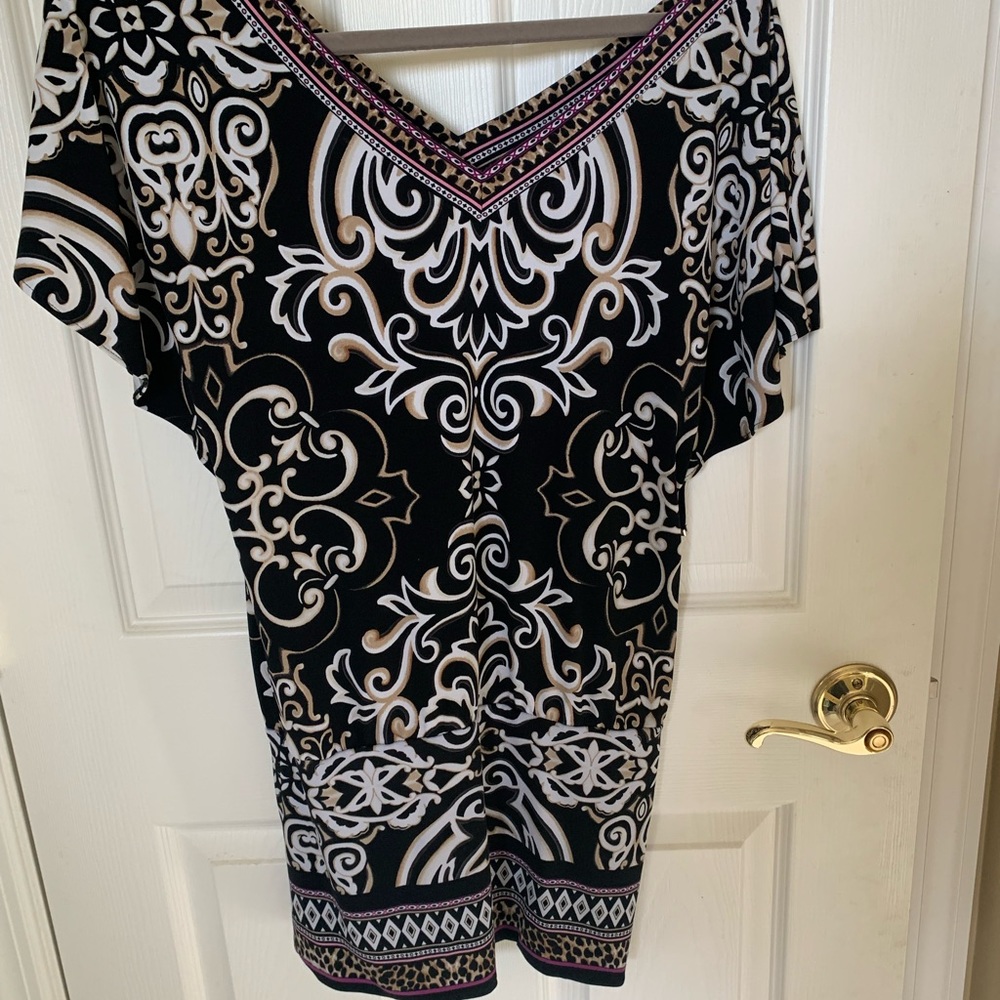 Black House|White Market top
